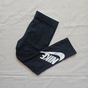 NWT Nike Capri Leggings Black w/ Logo